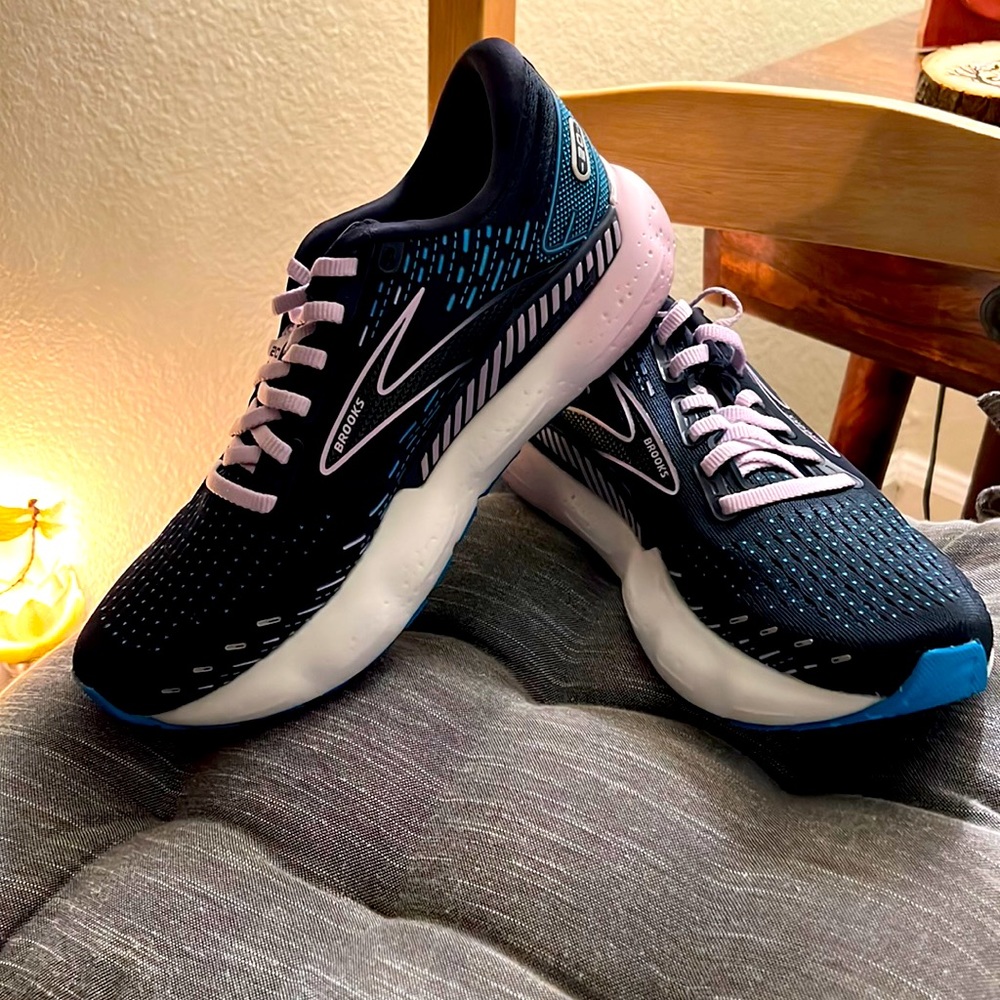 Brand new women’s Brooks Glycerin GTS 20 Supportive running shoes.